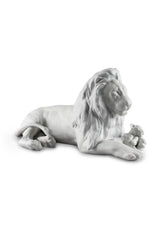 Lion With Cub Figurine