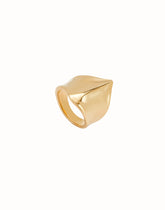 18K Gold Alloy Ring With A Stingray Shape