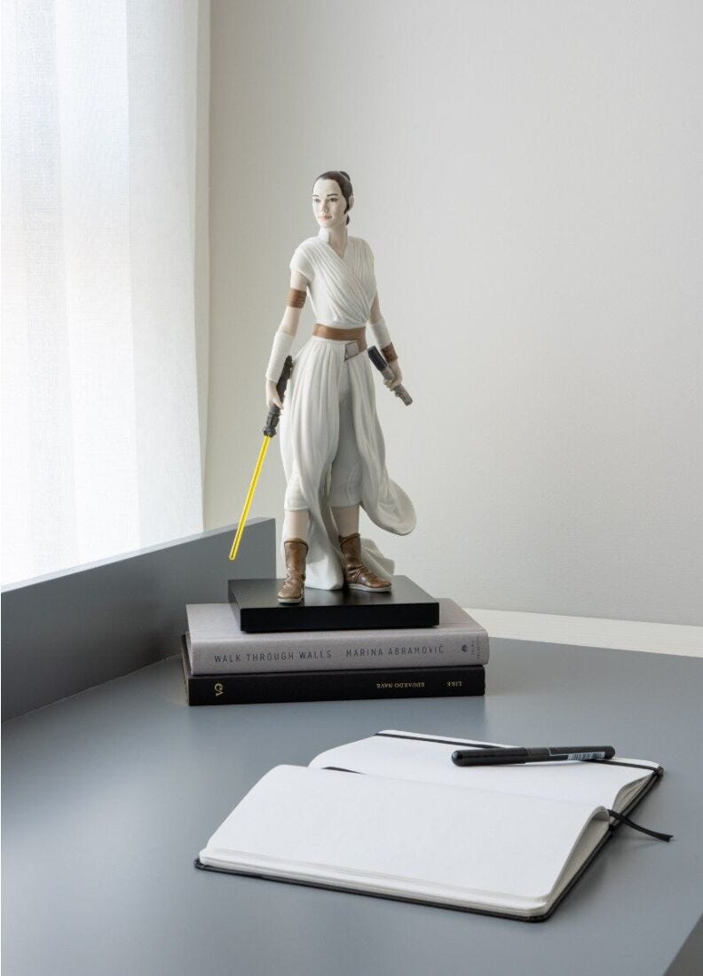 Rey™ Figurine