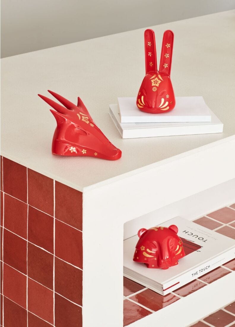 The Dragon Sculpture, Red/Gold