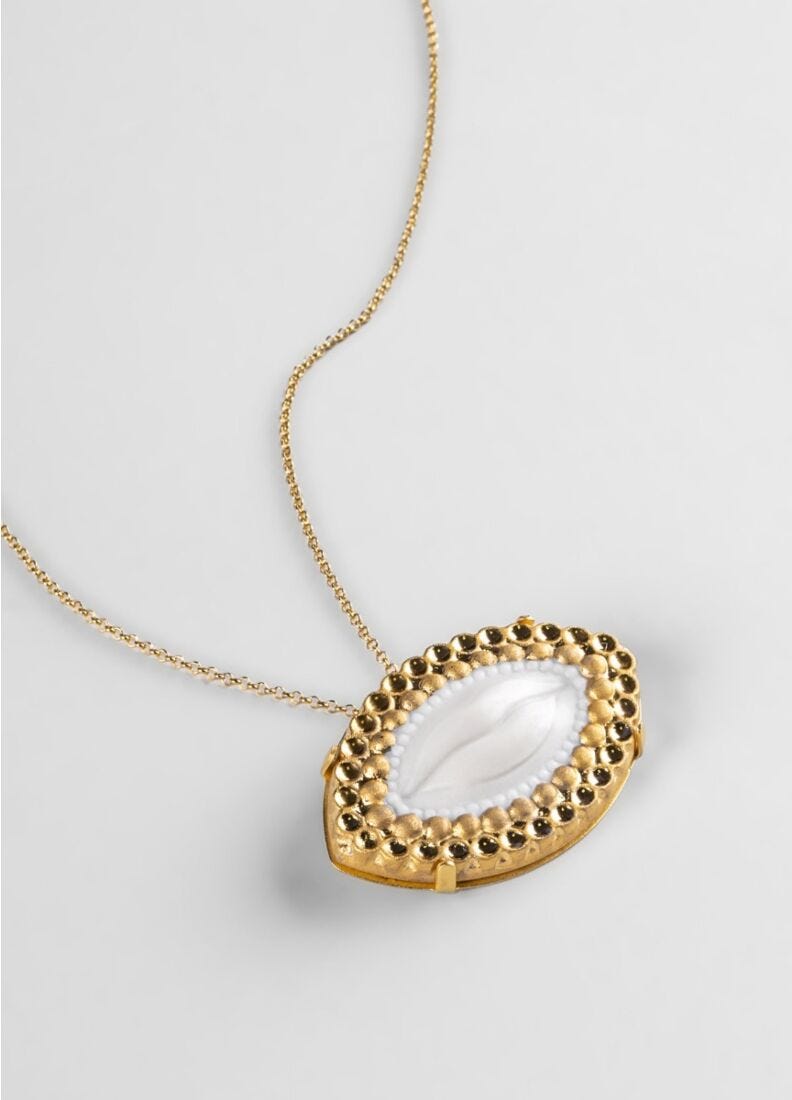 Kiss Pendant