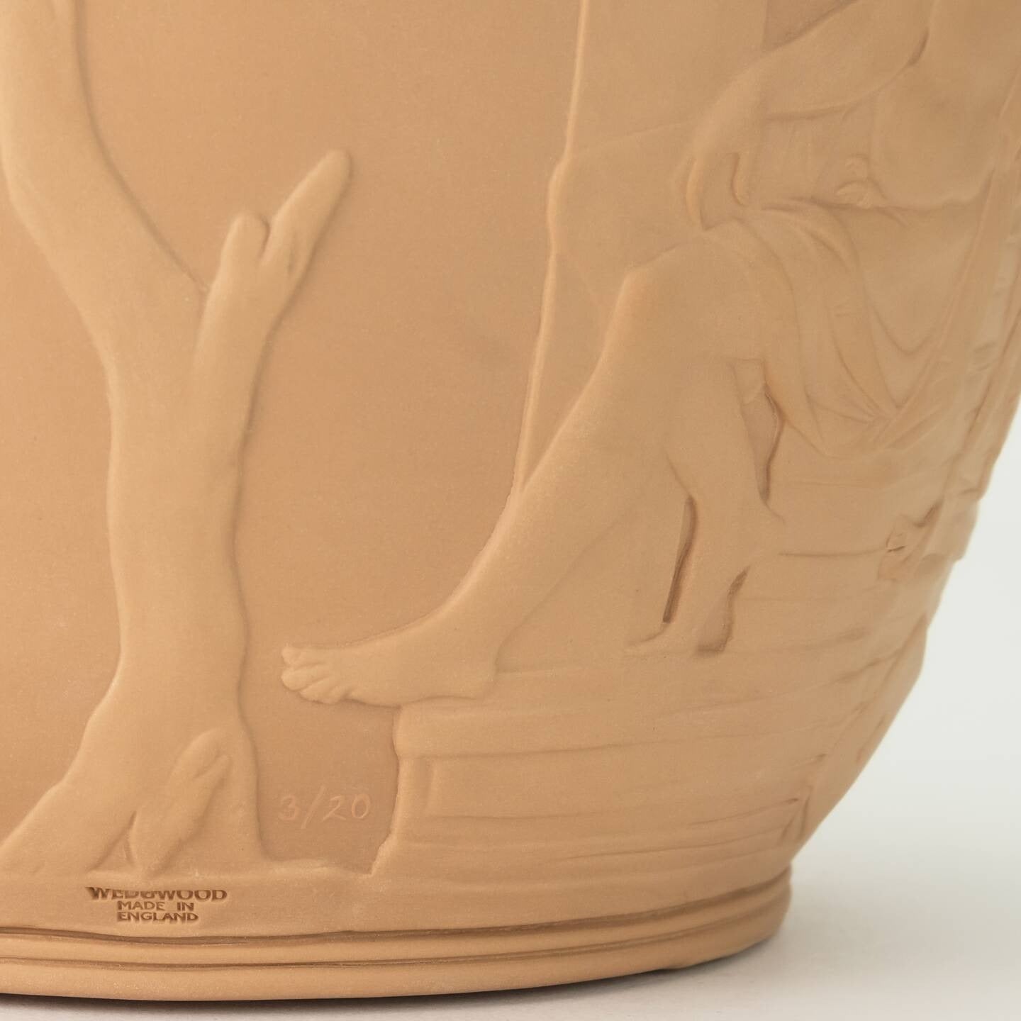 Iconic Portland Vase Large Flaxen
