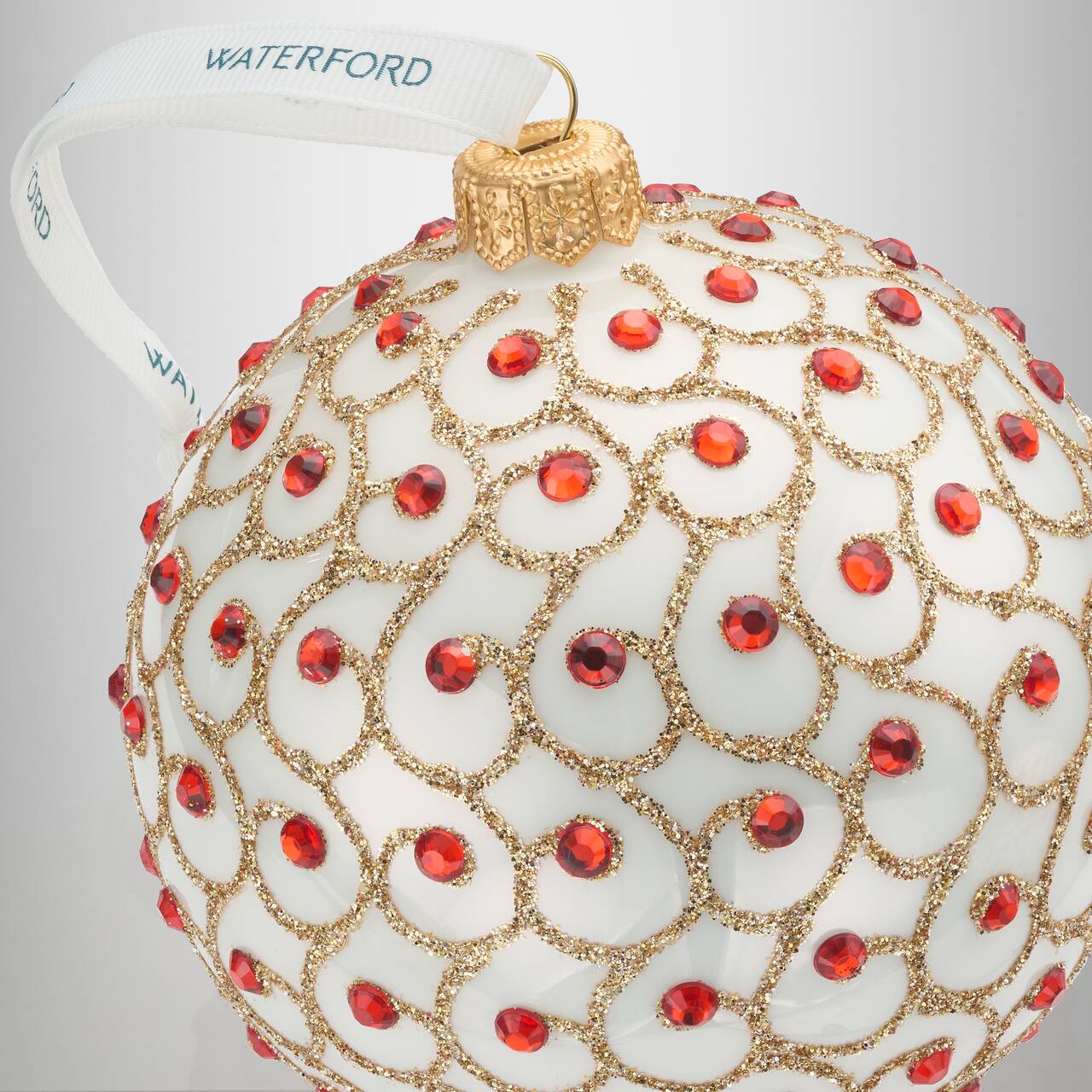 Holiday Heirlooms Round Ornament