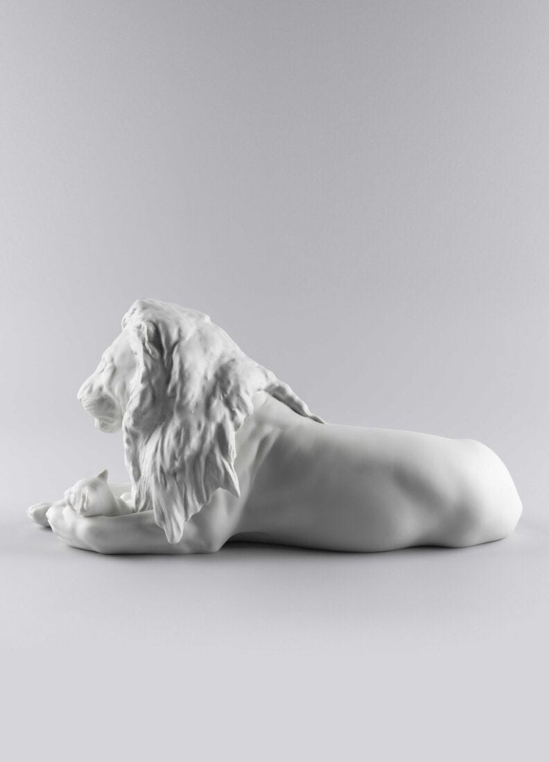 Lion With Cub Figurine