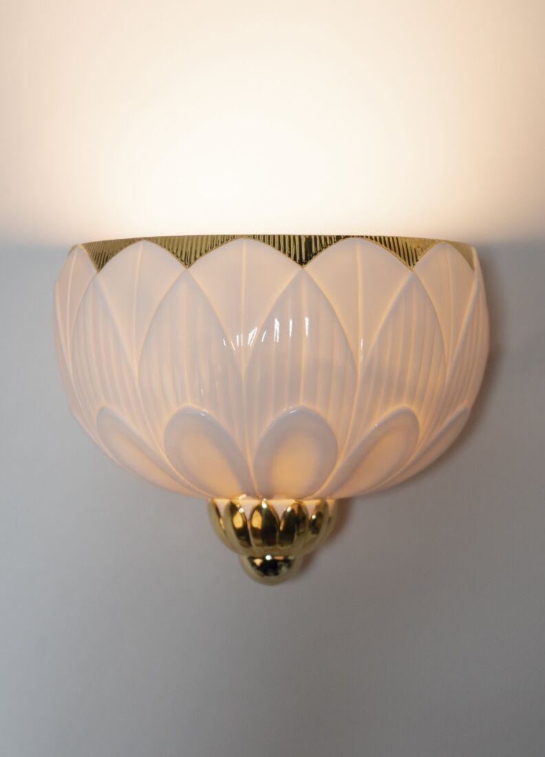 Ivy & Seed Wall Sconce. White And Gold. (us)