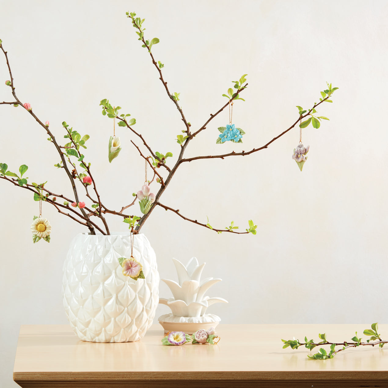 Celebrate Flowers 10-Piece Ornament Set