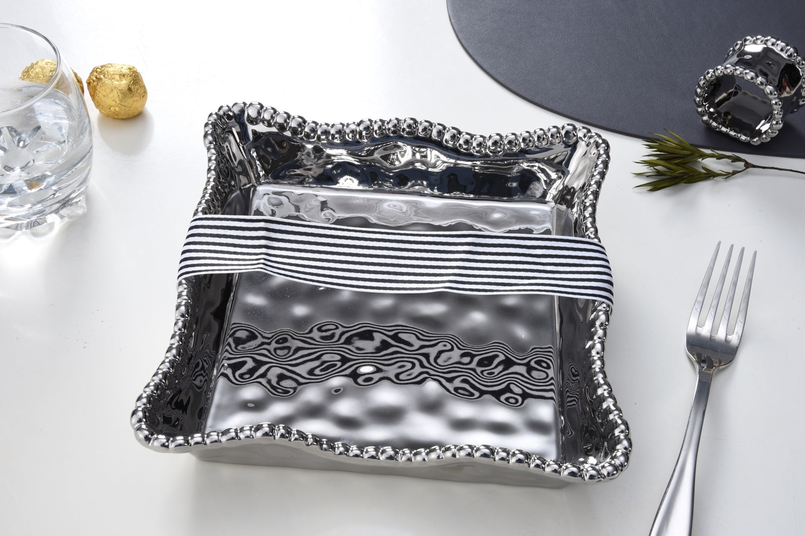 Verona Luncheon Napkin Holder