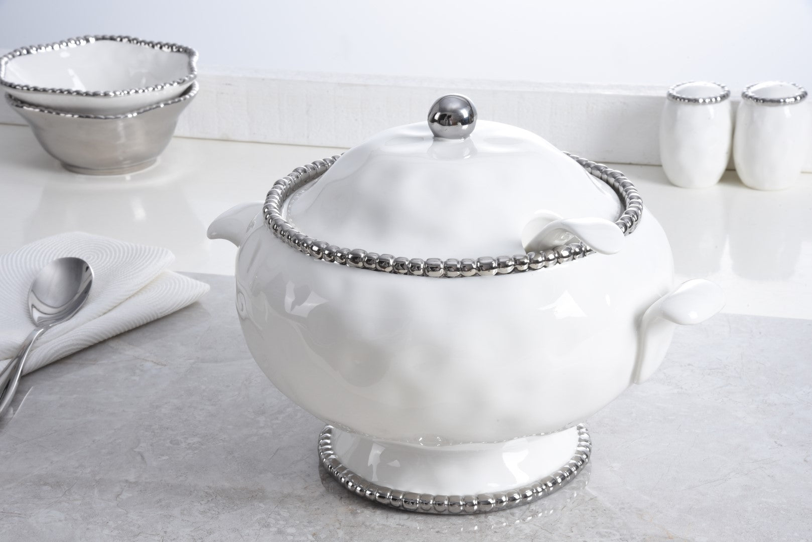Salerno Soup Tureen & Ladle