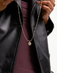 Charm With The Word "Love" - Gold