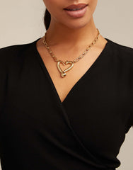 Necklace With Joined Nail Shape Links And Medium Central Heart - Gold
