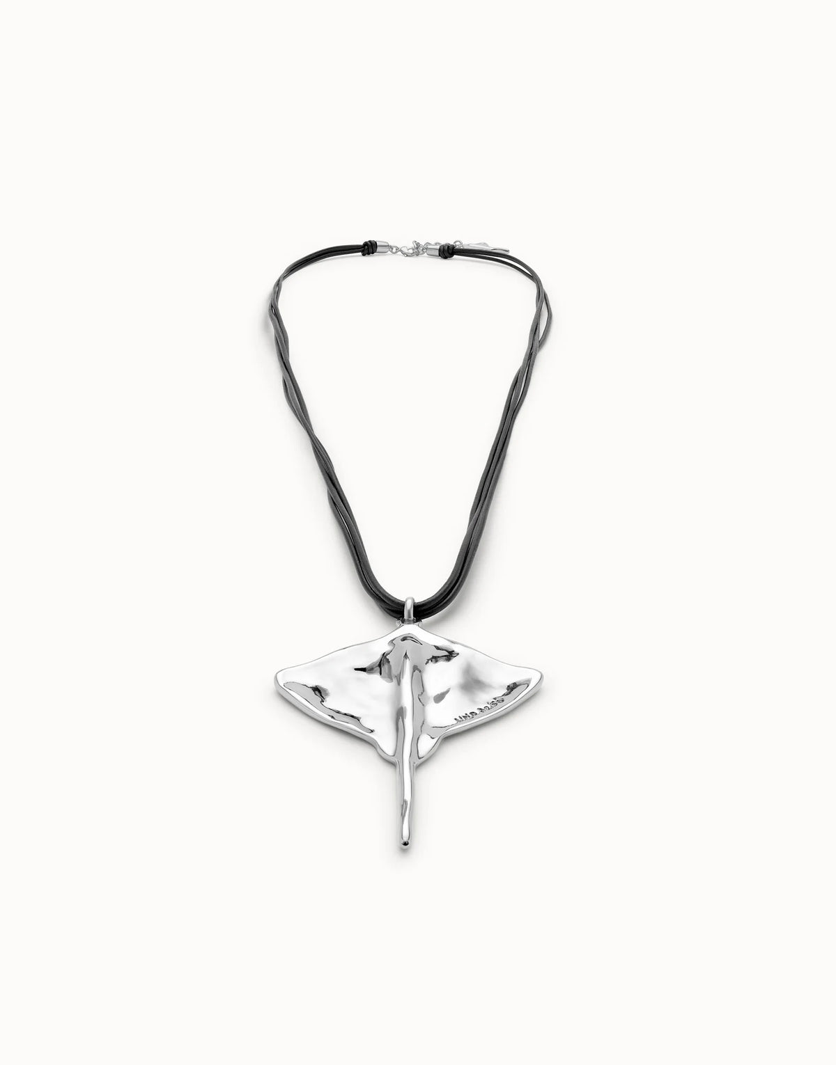 Leather Pendant In The Shape Of A Stingray - Silver