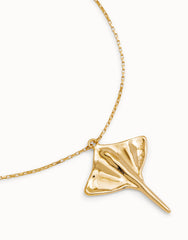 Short Chain Pendant With Stingray - Gold
