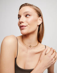 Choker Necklace With Front Closure With White Topaz - Gold