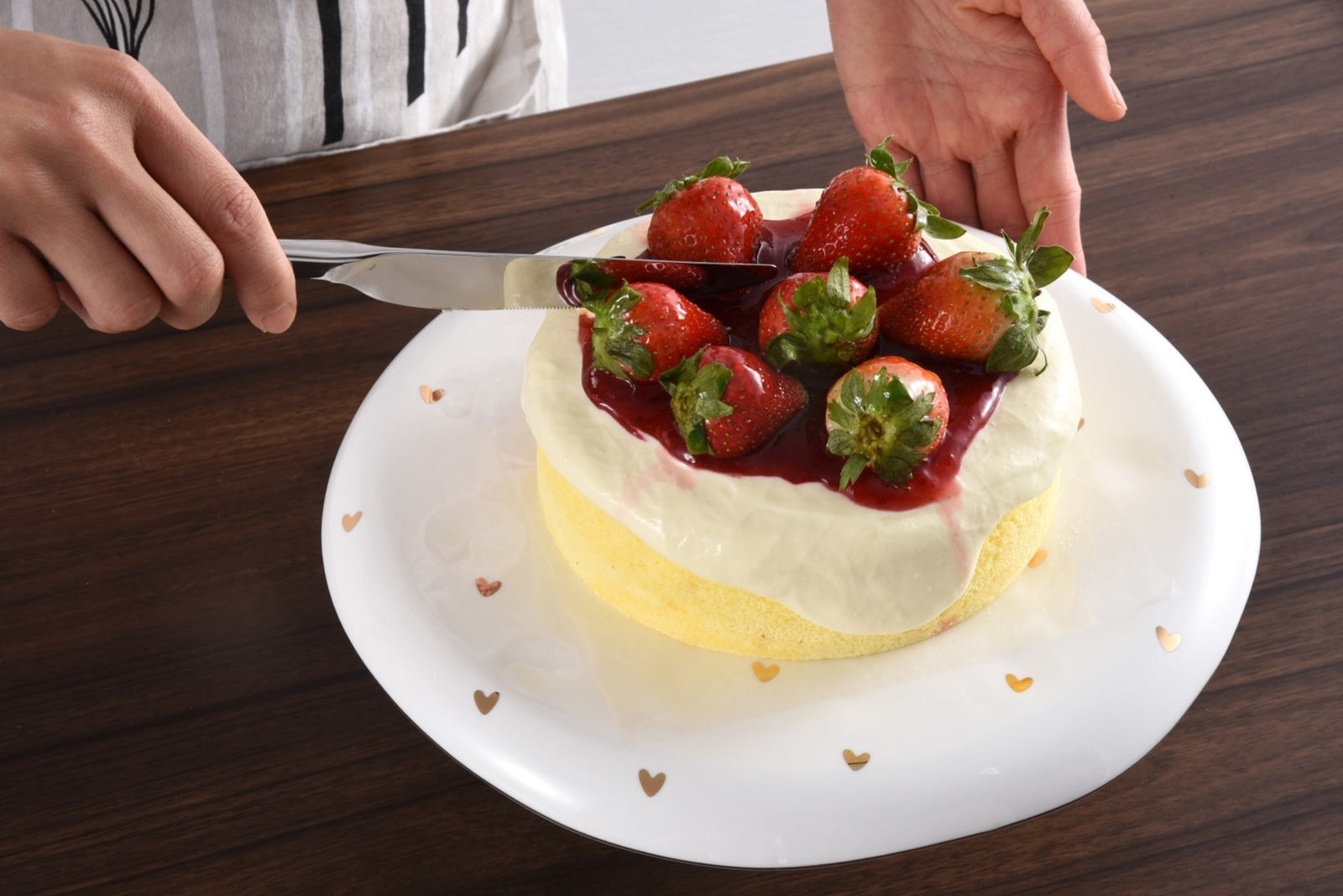 Heart To Heart Cake Stand