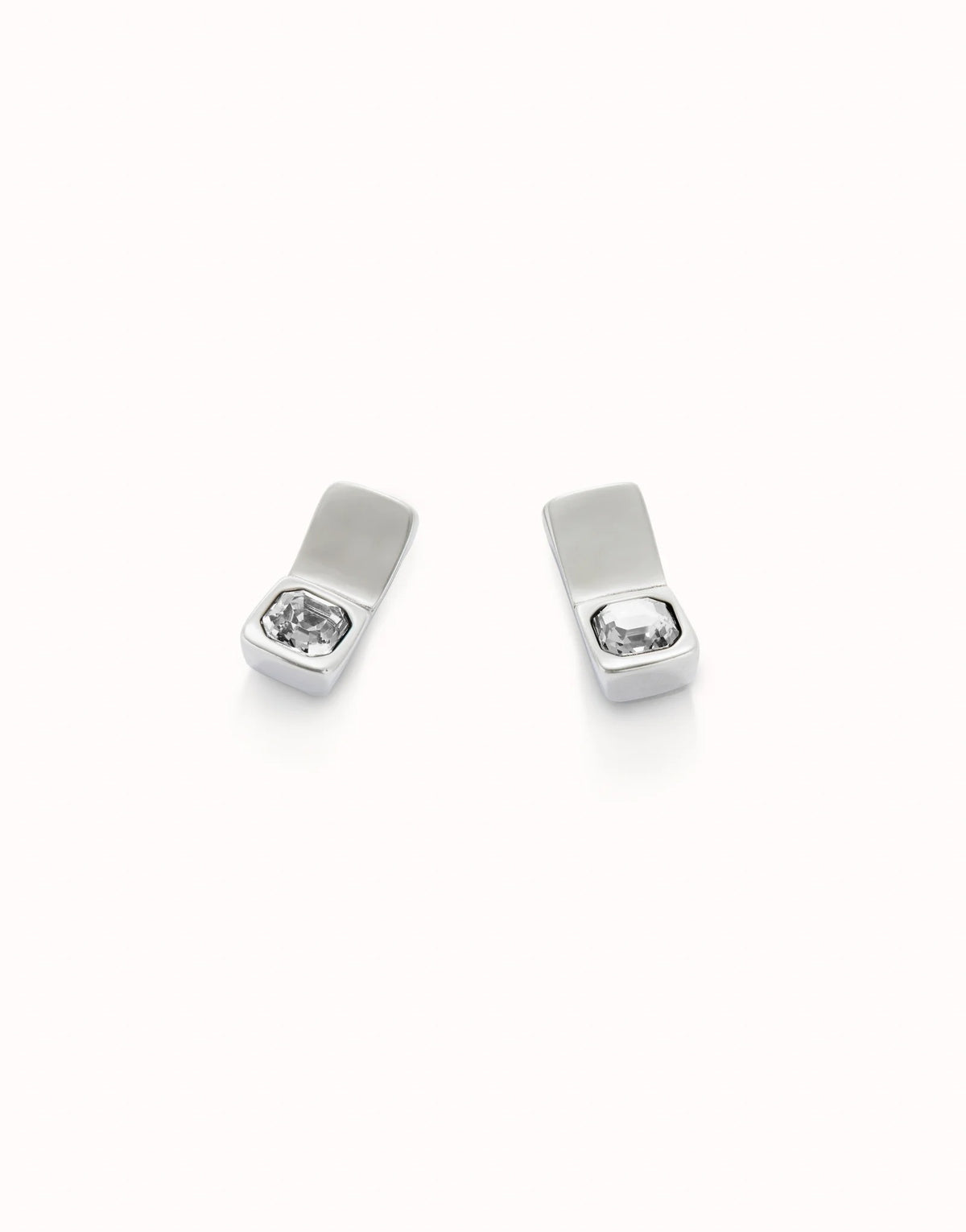 Stud Earrings With White Faceted Crystal