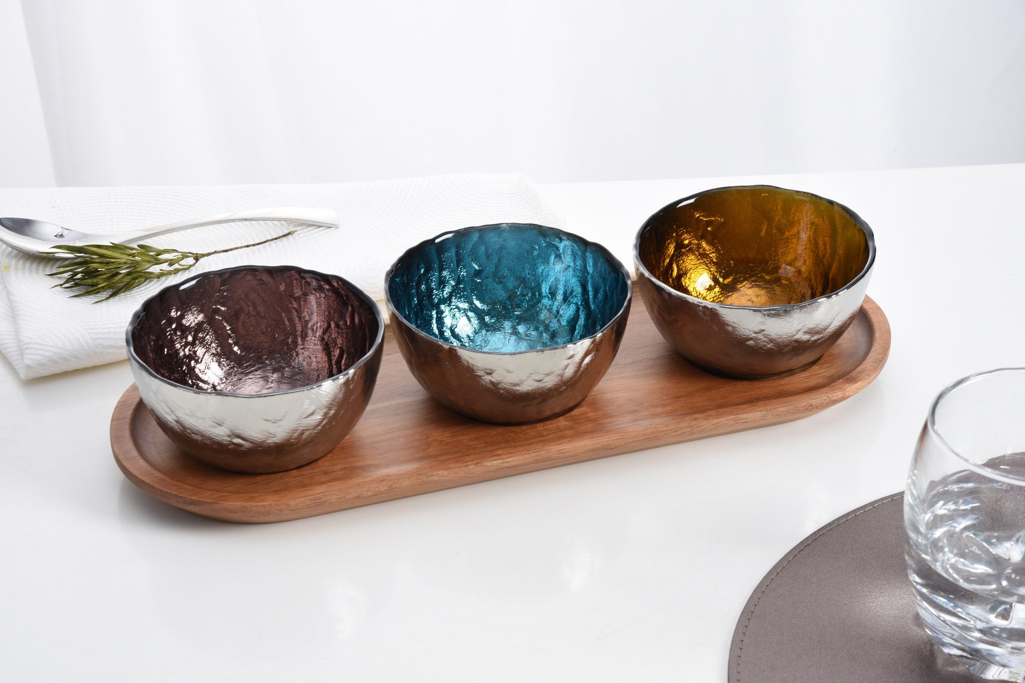 Accessories Set Of 3 Colored Glass Bowls & Tray