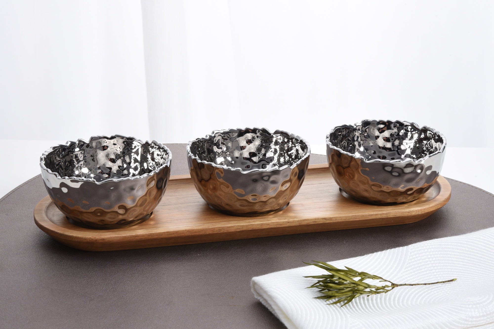 Millennium Set Of 3 Porcelain Bowls On Acacia Wood Tray