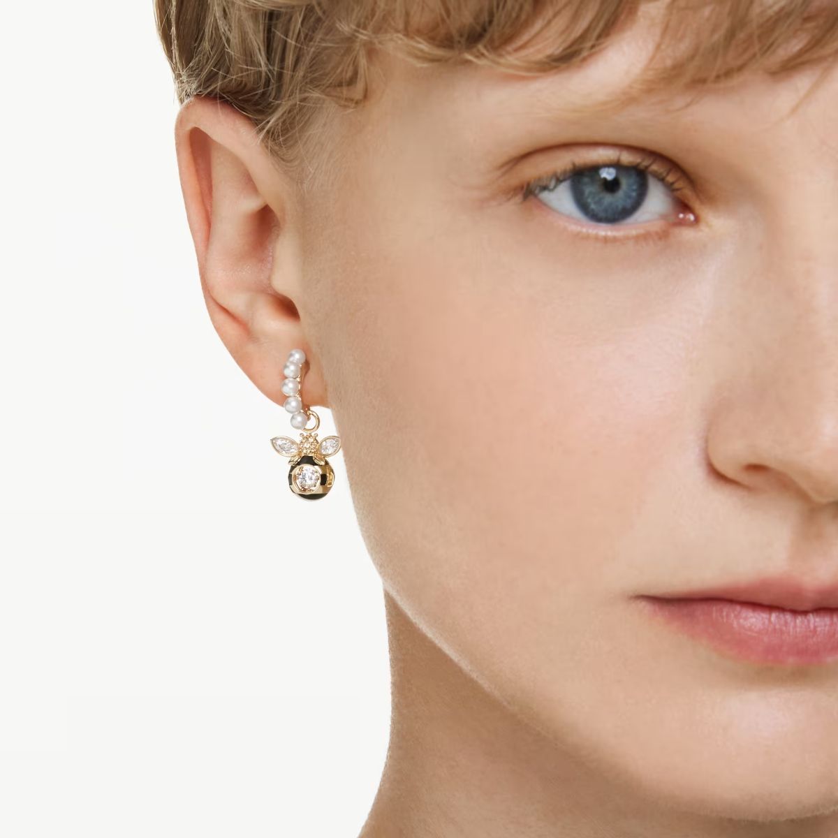 Idyllia drop earrings Crystal pearl, Mixed cuts, Bee, Multicolored, Gold-tone plated