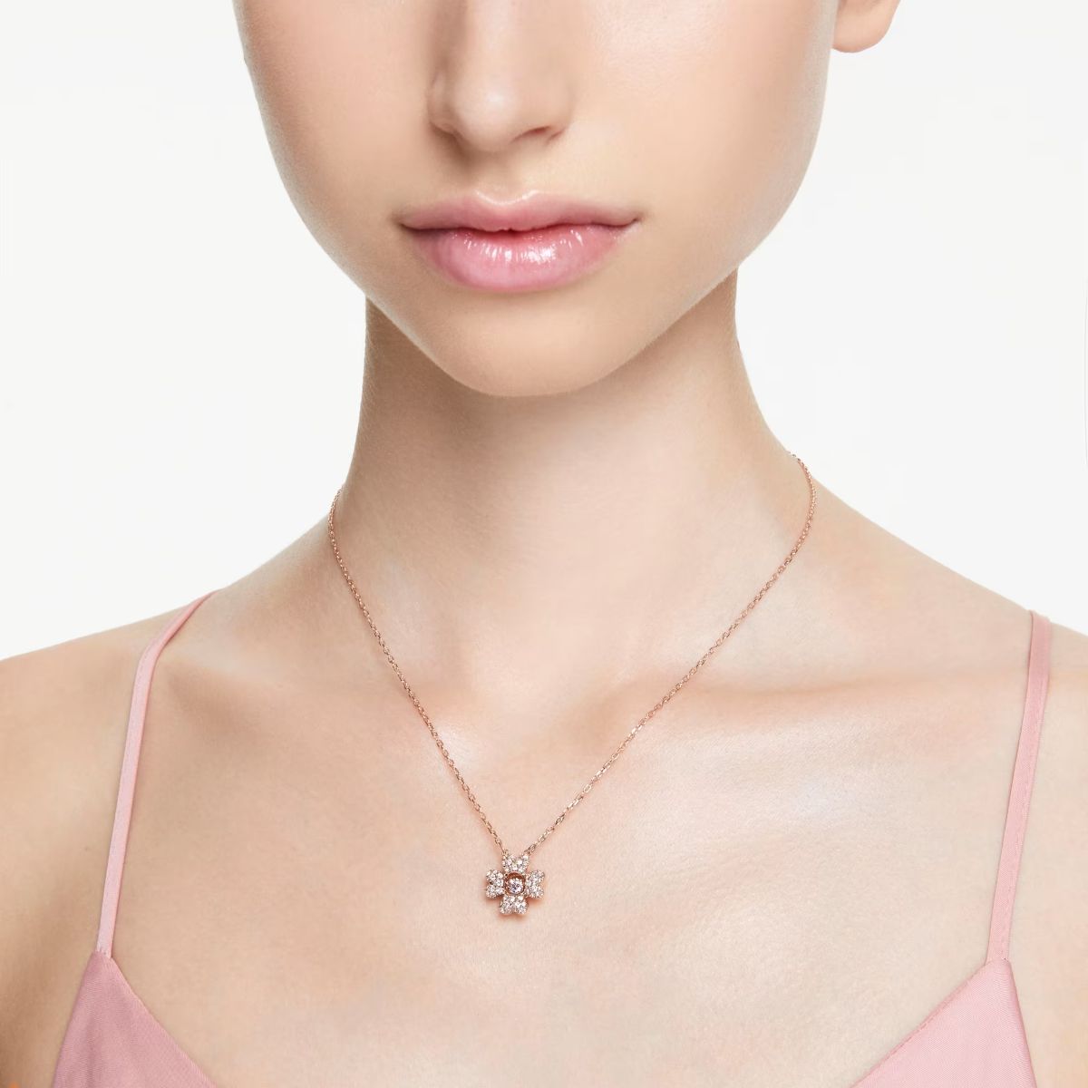 Idyllia pendant Clover, White, Rose gold-tone plated