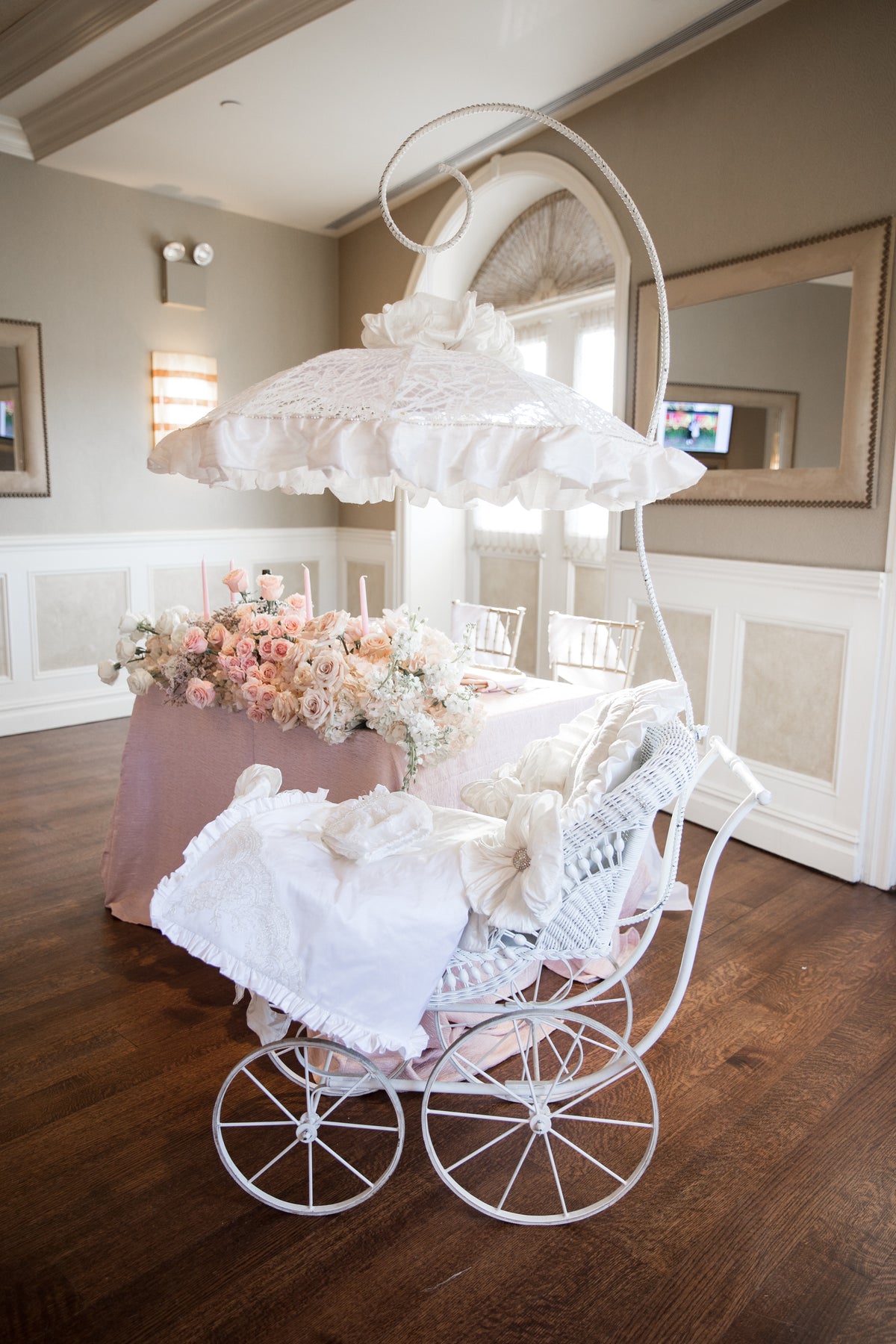 Dalmazio Design Showers of Happiness Umbrella Centerpiece