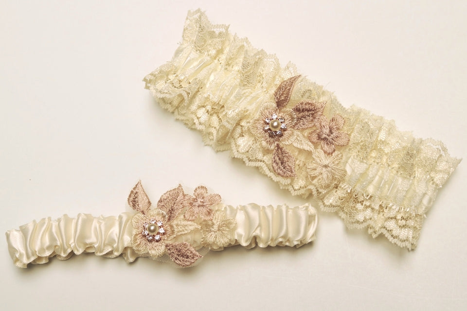 Ivory Lace Garter Set w/ Flower