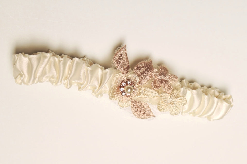 Ivory Lace Garter Set w/ Flower