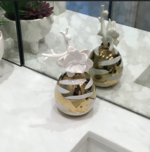 Round Diffuser with Branched Flower