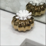 Ruffles Flat Diffuser with Flower