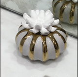 Ruffles Flat Diffuser with Flower