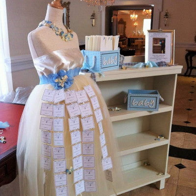 Dalmazio Design Mommy-to-Be Dress Form Escort Card Holder